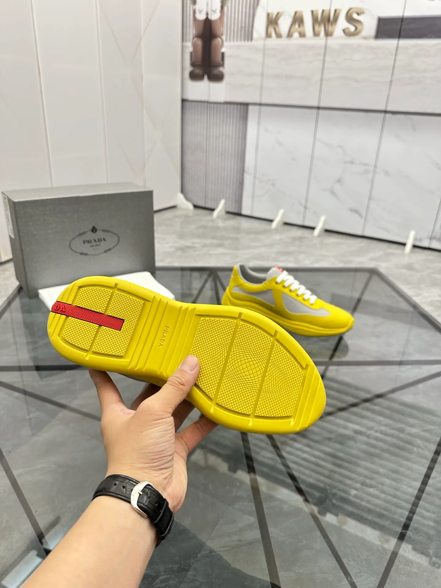 Men's shoes: 💰P360¥ Product trademark: Prada *"Prada*" low-top casual shoes Regular size: 35-47 (can be customized to 48) couple style Product materials: imported silk leather upper, breathable lining, original outsole. Number: 943